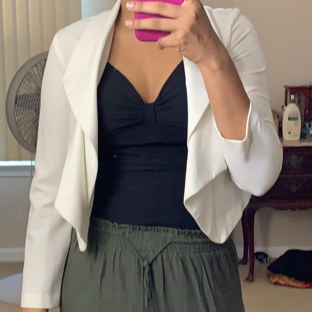 NWT Super Cute White Blazer. Small